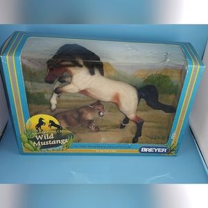 Breyer Classic Rearing Red Roan Stallion and Fawn Cougar Wild Mustangs set